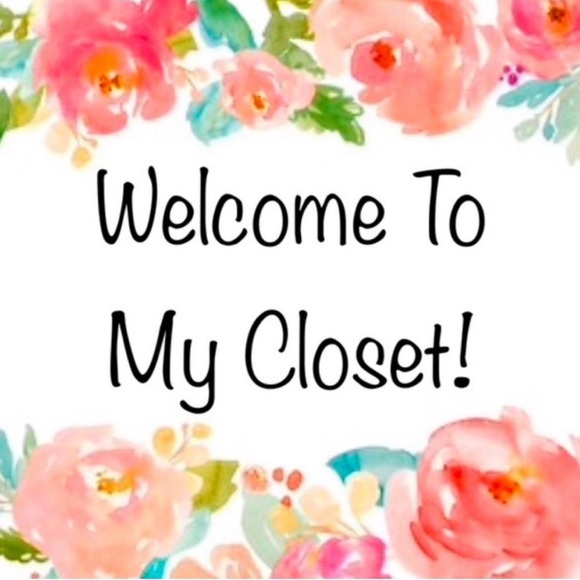 Welcome to my closet. I give great discount when you bundle items😎 - Picture 1 of 3